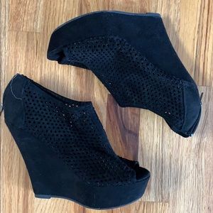 Black high peep toe wedges